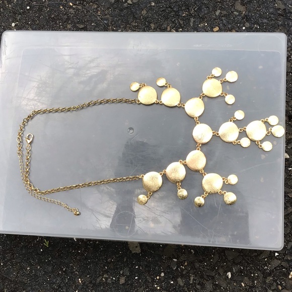 Gold statement necklace lightweight OS - Picture 2 of 5